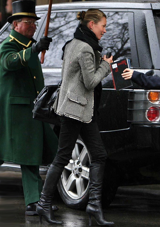 06A-BWFrydHerrngbnTwdJckt-15a