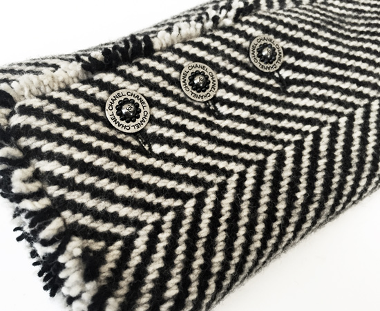 06A-BWFrydHerrngbnTwdJckt-24a